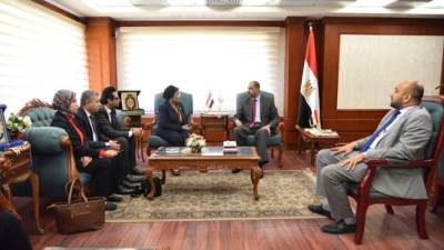 نائب وزير الصحة تبحث مع محافظ سوهاج ملفات الصحة والسكان تنفيذًا لتوجيهات خالد عبدالغفار