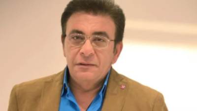 وفاة الإعلامي عاطف كامل إثر سكتة قلبية مفاجئة عن عمر 60 عامًا