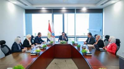 وزير الصحة يناقش مستجدات ملف تكليف أعضاء المهن الصحية ويبحث آليات توزيعهم على المنشآت الصحية