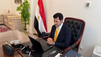 وزير الرياضة يتابع استعدادات إطلاق مبادرة "الكيانات في الشارع" عبر الفيديو كونفرانس