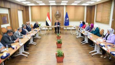 رئيس هيئة الدواء المصرية يستقبل ممثلي شركات التوزيع لمراجعة الموقف التنفيذي للمبادرة