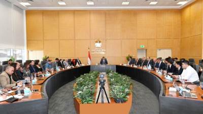 وزير الإسكان يتابع موقف تنفيذ منطقة الأعمال المركزية بالعاصمة الإدارية الجديدة وأبراج وبحيرات "داون تاون" بمدينة العلمين الجديدة