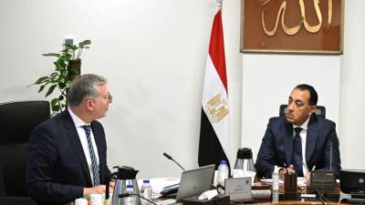 رئيس الوزراء يُتابع مع وزير البترول والثروة المعدنية عددًا من ملفات العمل