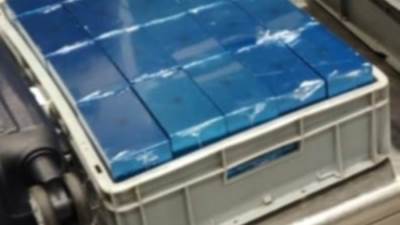 جمارك مطار برج العرب تحبط محاولتي تهريب كمية من مستحضرات تجميل وعدد من الأقراص المخدرة