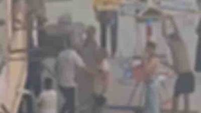 الداخلية تكشف ملابسات مقطع فيديو متداول لمشاجرة بالأسلحة البيضاء داخل محل بالإسكندرية