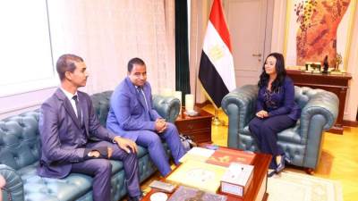 وزيرة التضامن الاجتماعي تلتقي ممثلي مؤسسة "ظواهر" بالأقصر