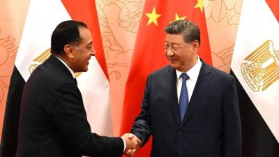 الرئيس الصيني يستقبل رئيس الوزراء بقصر الضيافة بمدينة "تيانجبن"