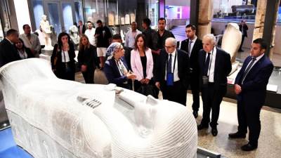 رئيس مجلس الوزراء اللبناني والوفد المرافق له يزور المتحف المصري الكبير