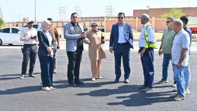 وزير الإسكان يتابع موقف تطوير الطرق والمرافق بالمناطق الصناعية بمساحة 2560 فدانا بالعاشر من رمضان