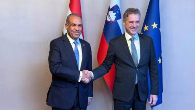 وزير الخارجية يلتقي رئيس وزراء سلوفينيا لبحث سبل تعزيز التعاون الثنائي