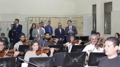 وزير الثقافة يشهد بروفة النجم محمد ثروت لاحتفالية المولد النبوي بدار الأوبرا ويُشيد بمشاركته