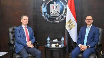 وزير الاستثمار يبحث مع السفير الإسباني سُبُل تعزيز العلاقات الاقتصادية بين البلدين