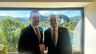 وزير الخارجية يلتقي وزير خارجية شمال مقدونيا على هامش منتدى بليد الاستراتيجي