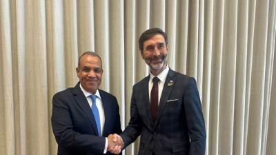 وزير الخارجية يلتقي نظيره السلوفاكي لمناقشة تعزيز التعاون