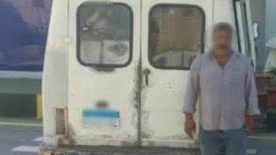 الداخلية تكشف ملابسات مقطع فيديو متداول عن قيام قائد سيارة "سرفيس" تحمل لوحات سيارة ملاكي بتحميل ركاب بالأجر