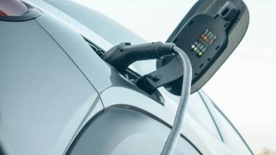 مصر ترفع أسعار شحن السيارات الكهربائية للمحطات والمستهلكين