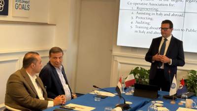 وزيرا الزراعة والشؤون النيابية يبدآن فعاليات زيارة إيطاليا بمنشآت زراعية بمدينة باري