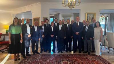 جلسة نقاش لوزير الخارجية مع كبار رجال الأعمال وقيادات غرفة التجارة في قبرص