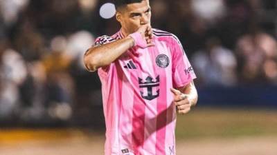 إيقاف سواريز 6 مباريات بسبب البصق على أحد أفراد الجهاز الفني لفريق سياتل ساوندرز