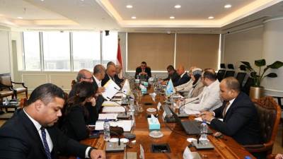 وزير الإسكان يعقد اجتماعاً مع ممثلي شركة أوراسكوم لمتابعة الموقف التنفيذي لعدد من المشروعات 