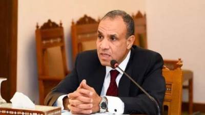 وزير الخارجية يجتمع بقيادات الوزارة لمتابعة تطوير العمل والأداء المؤسسي