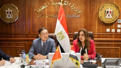 وزيرة التنمية المحلية تبحث مع نائب وزير وزارة إدارة الطوارئ بالصين مجالات التعاون المشترك