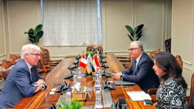 رئيس اقتصادية قناة السويس يستقبل سفير جمهورية بيرو بالقاهرة