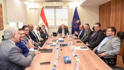 رئيس هيئة الدواء يبحث مع شركتي "هيلث فلو" و"فيكسد مصر" آليات تنفيذ مشروع الروشتة الرقمية لدعم الخدمات الصحية