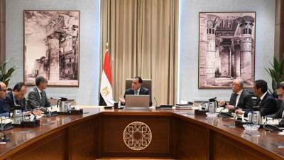 رئيس الوزراء يتابع مستجدات إجراءات تفعيل الربط الإلكتروني بين هيئة التأمين الاجتماعي والمرور