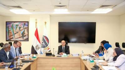 وزير قطاع الأعمال يجتمع برؤساء شركات "القابضة للسياحة والفنادق" لاستعراض مؤشرات الأداء ومستجدات المشروعات