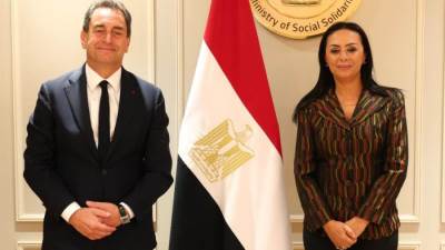 وزيرة التضامن الاجتماعي تلتقي السفير الفرنسي بالقاهرة
