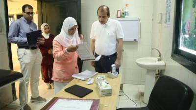 نائب وزير الصحة يتفقد وحدتي صحة ”55” ووحدة صحة "الأسرة المنيرة" في الخارجة