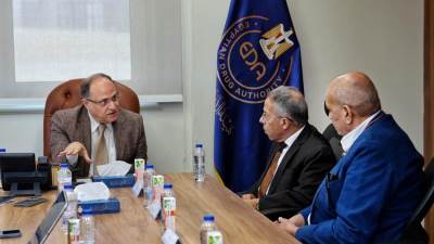 رئيس هيئة الدواء يبحث مع ممثلي جهاز الدمغة الطبية سبل دعم الصناعة الوطنية