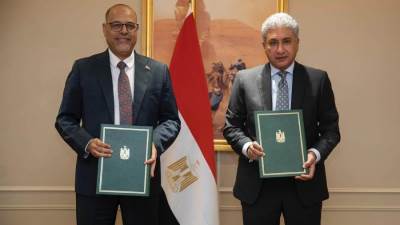 وزيرا السياحة والآثار والعمل يوقعان بروتوكول تعاون بشأن شروط وضوابط الترخيص لوحدات الإقامة الفندقية