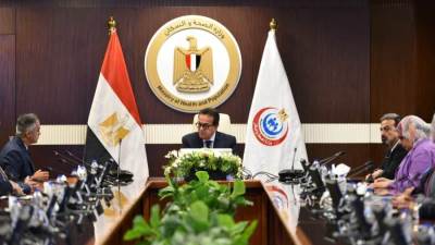 نائب رئيس مجلس الوزراء ووزير الصحة يلتقي رئيس مؤسسة شباب القادة لمناقشة تأهيل طلاب المدارس للقيادة