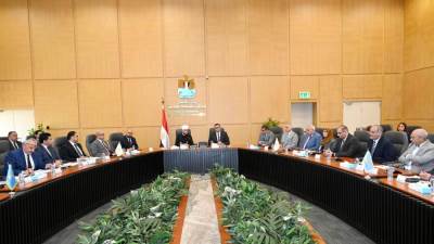 وزيرا الإسكان والأوقاف يناقشان عدداً من الموضوعات المشتركة بين الوزارتين