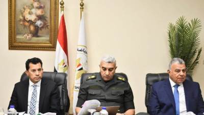 وزير الرياضة يبحث الفرص الاستثمارية وتطوير الأداء المالي والإداري لاستاد القاهرة