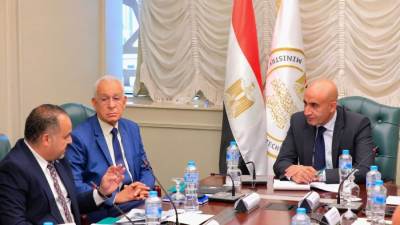 وزير التعليم يلتقي بوفد من مؤسسة "مصر الخير" لبحث تعزيز التعاون في مجال الكشف عن ضعاف البصر بين طلاب المدارس