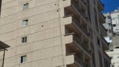 ميل عقار مكون من 21 طابقا بالإسكندرية.. والحى يقرر إخلاء أخر 10 طوابق لهدمها