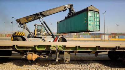 وزارة النقل: ميناء أكتوبر الجاف يساهم في منع تكدس الموانئ البحرية بالحاويات