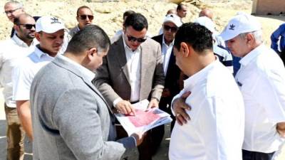 وزير الإسكان يتفقد محطة رفع صرف صحي الخامس شرق بمدينة 6 أكتوبر 
