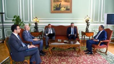 وزير الخارجية يستقبل المرشح المصري لمنصب مدير عام اليونسكو