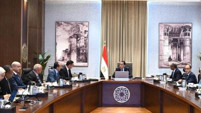 رئيس الوزراء يُتابع الخطة التنفيذية للتوسع في إقامة محطات تحلية مياه البحر