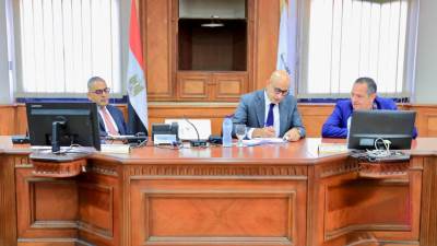 وزير التعليم يعقد اجتماعًا مع قيادات الهيئة العامة للأبنية التعليمية لمتابعة الاستعدادات للعام الدراسي