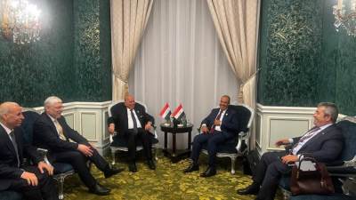 وزير الخارجية يلتقي نظيره العراقي على هامش الاجتماع الوزاري التحضيري للقمة العربية الإسلامية الطارئة بالدوحة