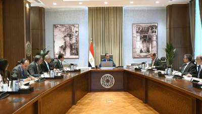 رئيس الوزراء يُتابع الجهود المبذولة لطرح الفرص الاستثمارية المتاحة في قطاع الصحة وعددا من ملفات عمل وزارة الصحة