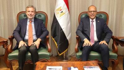  وزير العمل محمد جبران يلتقي السفير الإيطالي بالقاهرة ميكيلي كواروني بمقر الوزارة بالعاصمة الإدارية