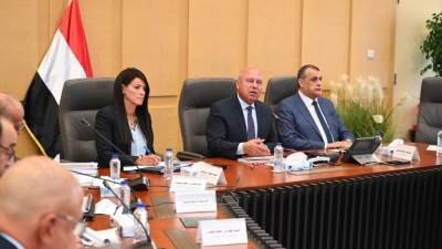 وزير الصناعة والنقل يترأس الاجتماع الثلاثين للمجموعة الوزارية للتنمية الصناعية