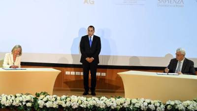 رئيس الوزراء يشهد توقيع اتفاقية تعاون بين منظمة الأمم المتحدة للتربية والعلوم والثقافة (اليونسكو) والتعليم