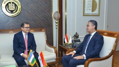 وزير التموين يستقبل سفير أوزبكستان لبحث التعاون والاستفادة من تجربة تتبع السلع الأساسية